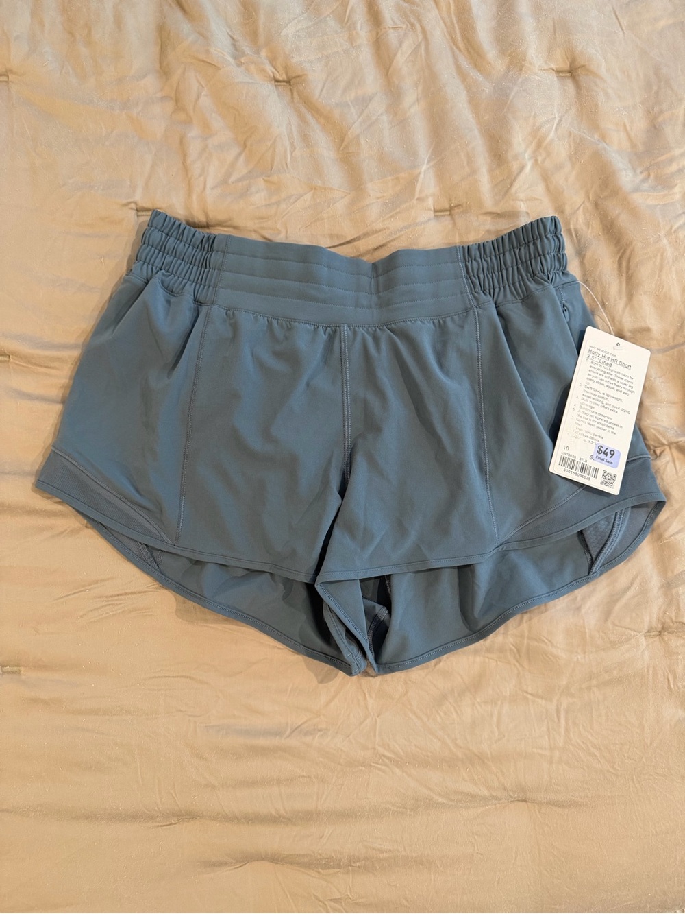 lululemon Hotty Hot High Rise Short 2.5 inch lined